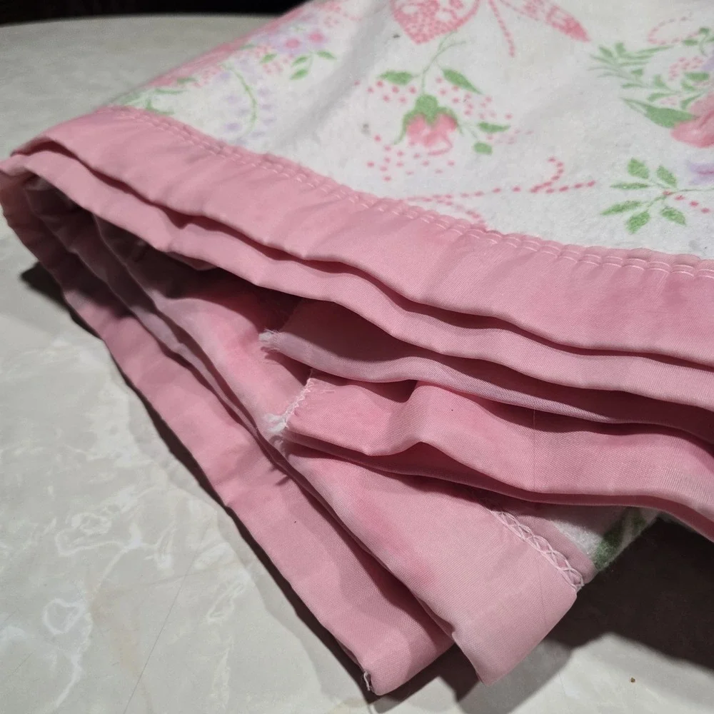 Cottage Core 50/50 Polyester Acrylic Pink Floral Blanket Satin Trim 88 x 100